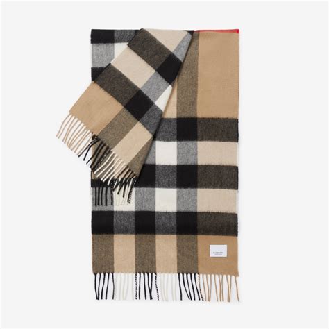 Check Cashmere Scarf in Archive beige .